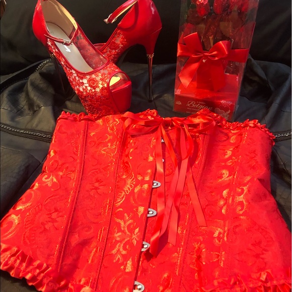 💋Super Sexy Red Satin Corset and panties NWOT - Picture 2 of 4